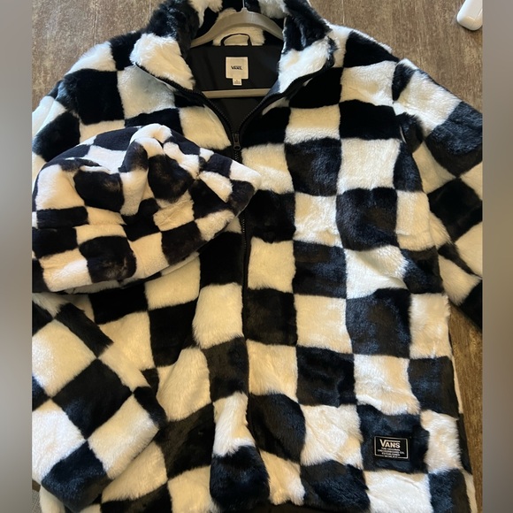 New! Vans faux fur checkered coat sz large, hat h&m matches perfectly - Picture 2 of 12
